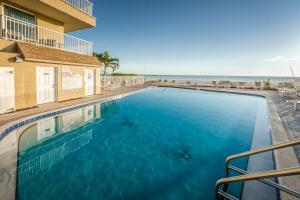 Resort living Beachfront Suite