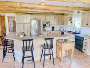 Stanley Spacious Home with Panoramic Views