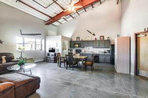 Downtown Del Norte Apartment Ski, Hike and Shop!