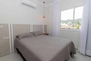 223K - Lindo Apartamento de 3 dormitórios na praia de Bombas