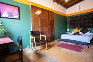 Apartment in Colonial House I Laureles I Quiet Street