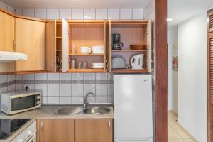 GO2TENERIFE ApartAzul Near the beach & Pool view