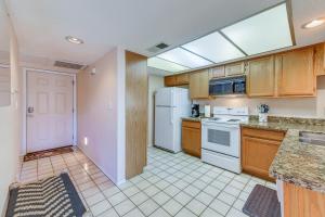 Mesa Condo Rental with Community Pool Access!