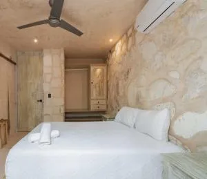 Casa Uh - Francisco Uh May