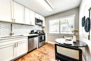 Bright and Cheerful Flat, near Fair Park
