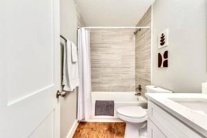 Bright and Cheerful Flat, near Fair Park