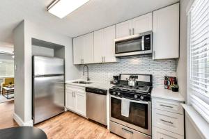 Bright and Cheerful Flat, near Fair Park