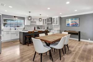 Huntington Beach, AC, Pool, Hot Tub, Detached Office, Close to Beach, Outside Entertaining Area