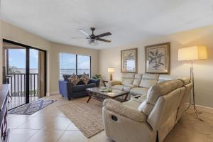 RIVERFRONT VIEW, Stunning Sunrises, Community Pool - Condo Waterfront Sunrise - Roelens