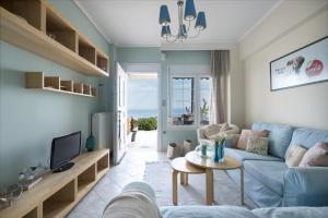 Pefkohori Blue View by Luxlikehome