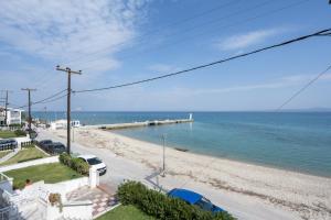 Pefkohori Blue View by Luxlikehome