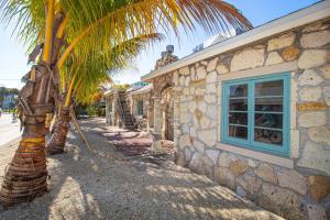 yyThe Hideaway (AMIL)