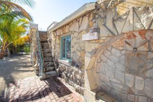 yyThe Hideaway (AMIL)