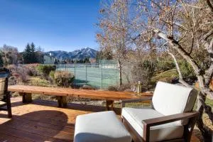 Wildflower Resort Stay - Sun Valley Condo with King Bed and Mtn Views - Challis