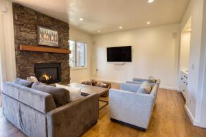 Wildflower Resort Stay - Sun Valley Condo with King Bed and Mtn Views