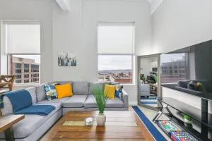 King Bed, Downtown Steps from Bengals & Reds, Minutes to OTR, TQL, HardRock - Bromley