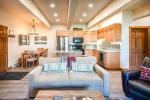 Cozy Ketchum Condo - Walk to Everything!