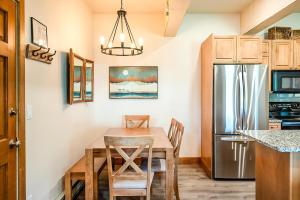 Cozy Ketchum Condo - Walk to Everything!