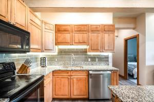 Cozy Ketchum Condo - Walk to Everything!