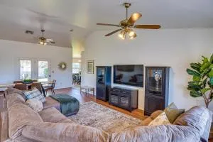 Thatcher Home with Fenced Backyard 3 Mi to Downtown - Safford