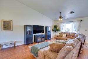 Thatcher Home w Fenced Backyard: 3 Mi to Downtown