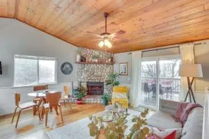 Mid-Century Mod Cottage, Steps to Lake Gregory! - Crestline