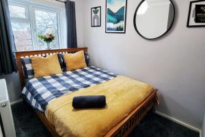 The Rose Garden of Basildon in the Heart of Basildon by Artisan Stays I Weekly or Monthly Stay Offer I Pvt Parking I Sleeps 6