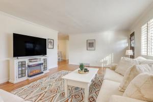 14 Mi to Denver Zoo Pet-Friendly Arvada Home - 3hvězdičkové hotely ve městě Arvada