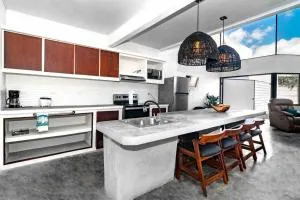 Private pool & rooftop patio Hot tub, AC, WI-FI - La Mona