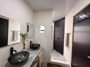 Private pool & rooftop patio Hot tub, AC, WI-FI