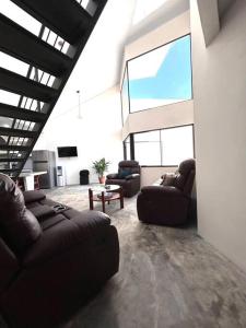 Private pool & rooftop patio Hot tub, AC, WI-FI