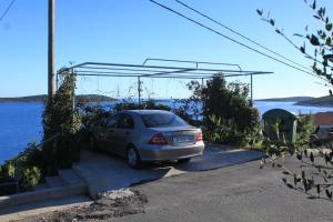 Apartments by the sea Milna, Vis - 8944