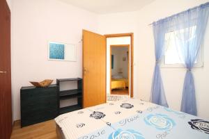 Apartments by the sea Milna, Vis - 8944