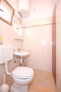 Apartments by the sea Sutomiscica, Ugljan - 912