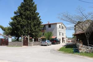 Apartments and rooms with a swimming pool Bacva, Central Istria - Sredisnja Istra - 7638 
