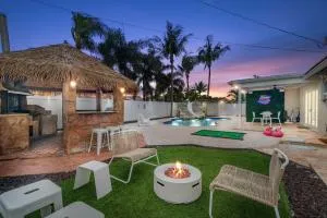 Tropical Villa Oasis - Salt Pool, BBQ, Game Room, Hot Tub, Luxury Amenities! - Lighthouse Point