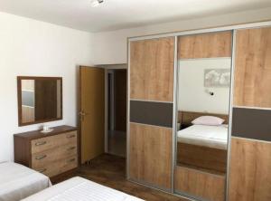 Apartments with parking space Vodice - 21743