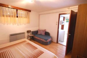 Apartments with parking space Njivice, Krk - 21858