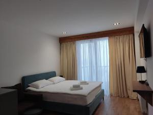 Evdo Apartments F4 White Stay