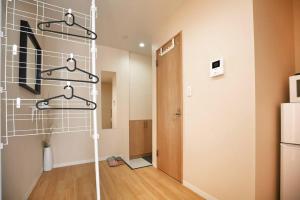 QU201 Edogawa Japanese Style Apartment 201 has direct access to Akihabara and Shinjuku, with convenient transportation and free WiFi