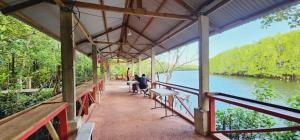 Pondok Wisata terapung desa Palaes