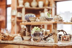 『てぃぐまの宿』地平線まで見渡せる圧巻の屋外テラスビュー！300余年の歴史ある壺屋焼がご堪能出来る宿