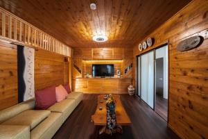 『てぃぐまの宿』地平線まで見渡せる圧巻の屋外テラスビュー！300余年の歴史ある壺屋焼がご堪能出来る宿