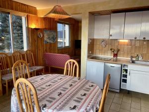 Appartements Appartement Font-Romeu-Odeillo-Via, 3 pieces, 5 personnes - FR-1-758-18 : photos des chambres
