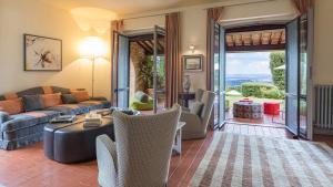 VILLA IL CEDRO 10&1, Emma Villas