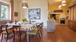 VILLA IL CEDRO 10&1, Emma Villas