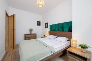 Exclusive Apartment in Katowice with Balcony, Parking, Gym and Sauna by Renters