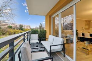 Chic apart design with parking