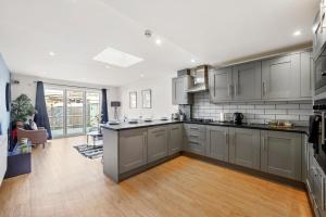 Modern Bristol Abode - Parking and Garden