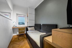 Metro Politechnika 3-Bedroom Apartment